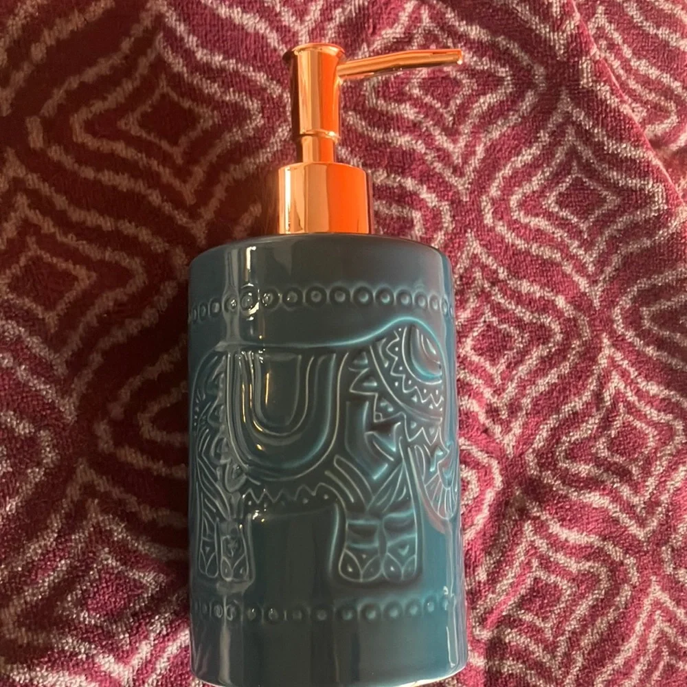 Bathroom Elephant Theme shower curtain & hooks, soap dispenser, hand towels,vase